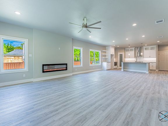 4th image of 351 Enchanted Dr