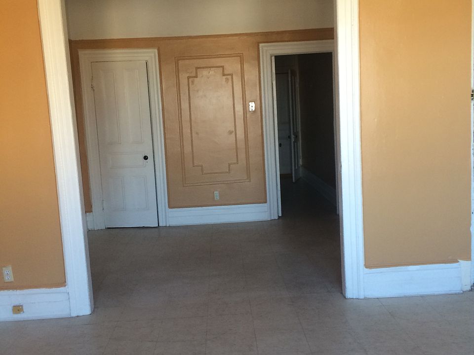 2nd image of 624 Park Pl APT 4L