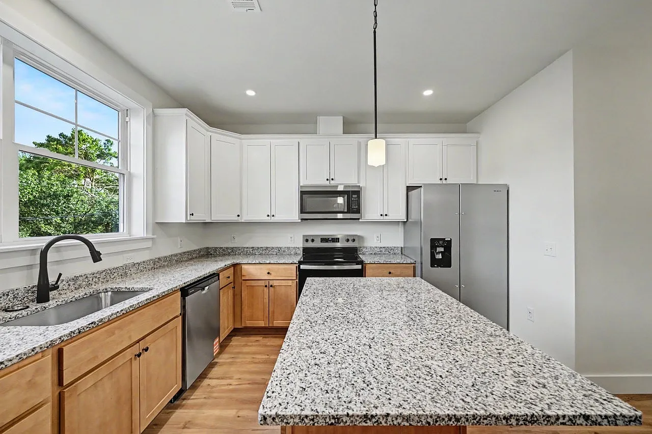 212 Hull Ave, Unit 201 — Photo 3