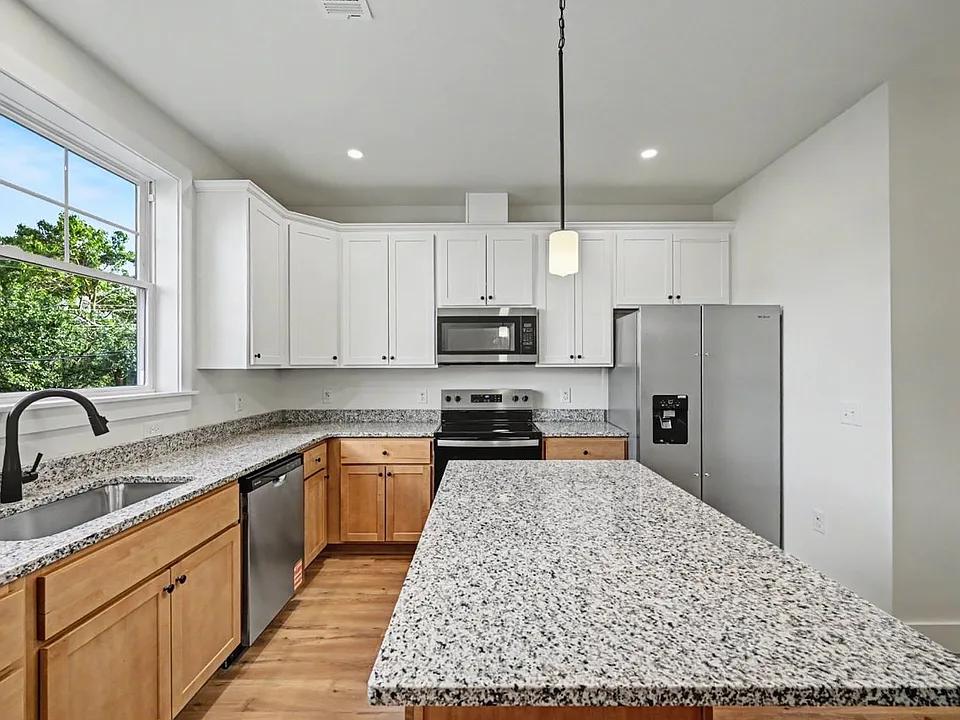 212 Hull Ave #202