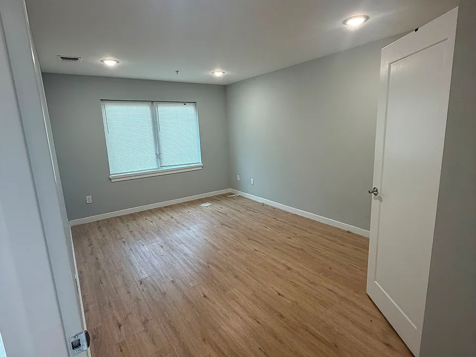 188 Lafayette St #218
