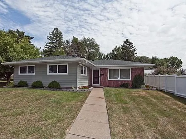 1313 Oakland Dr, Muscatine, IA 52761