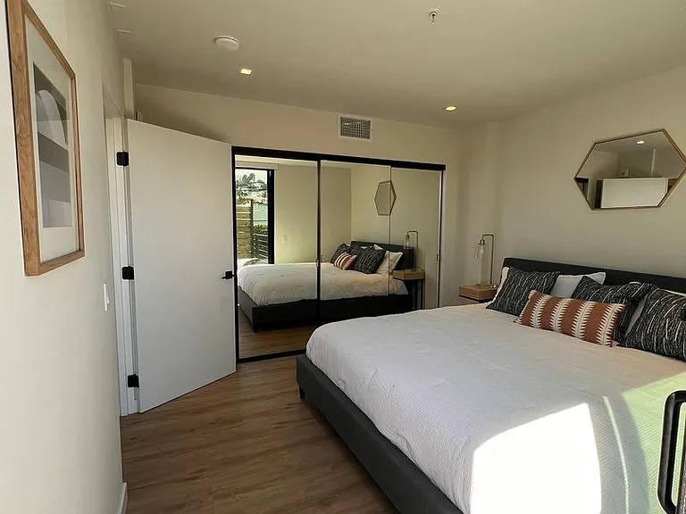 1111 Torrey Pines Rd — Photo 17