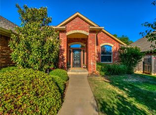933 Regal Rd, Yukon, OK 73099