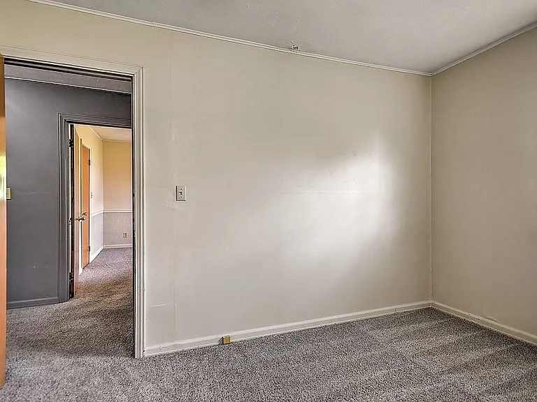 2207 Buckingham Rd — Photo 15