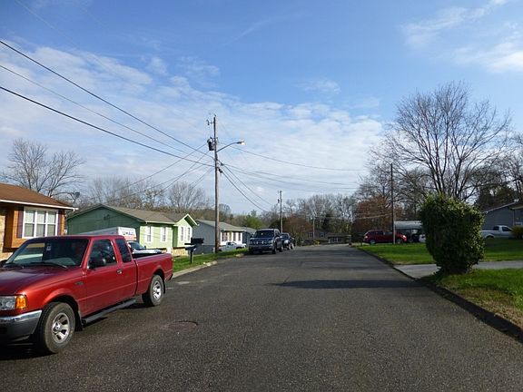 4th image of 3825 Debonair Dr