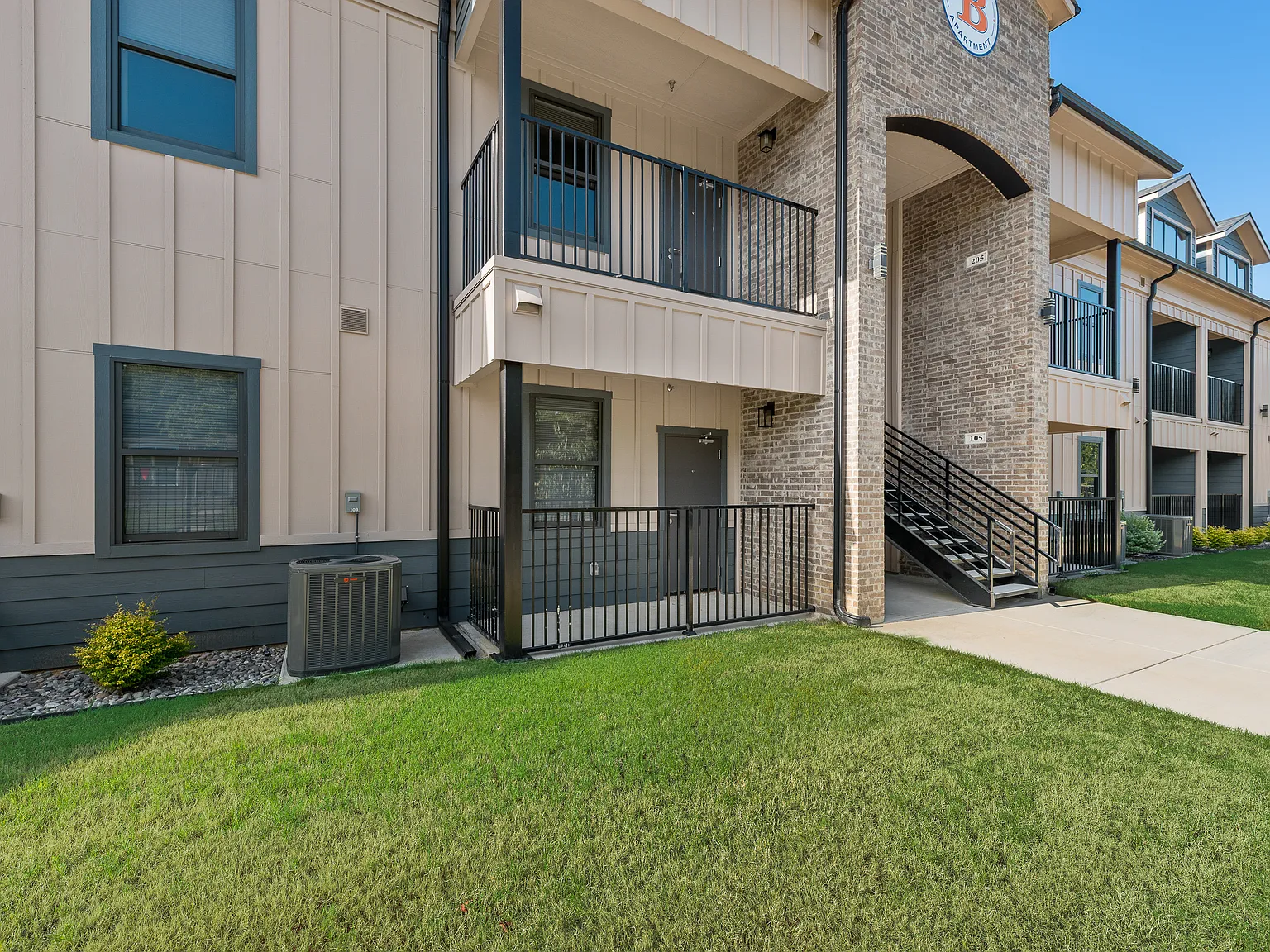 2 bed, 1018 sqft, $1,600 — Photo 3