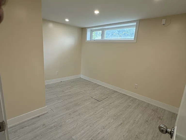 27 Kingsview Blvd #1 — Photo 9