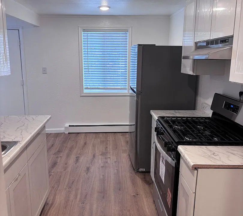 700 W 45th Ave