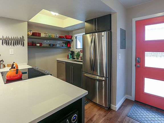 4th image of 1039 Maxwell Ave APT 3