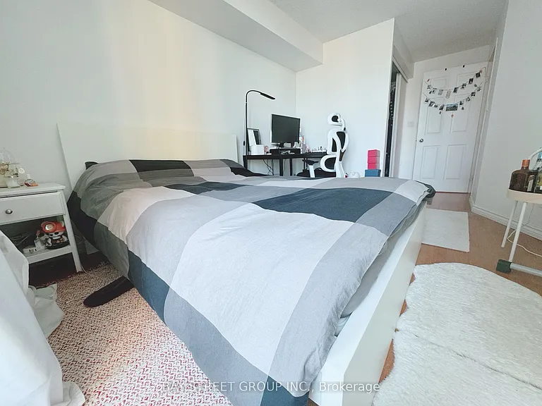 24 Wellesley St W #1512 — Photo 3