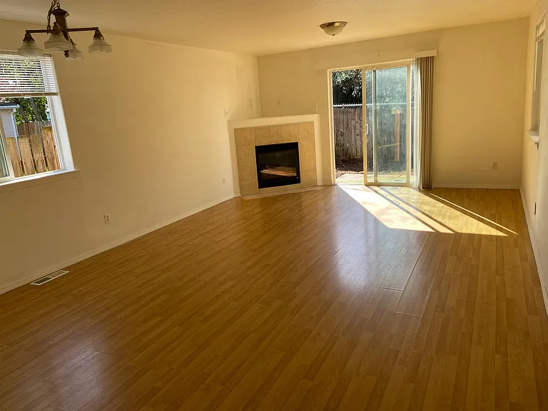 1227 NE 84th Ave — Photo 2