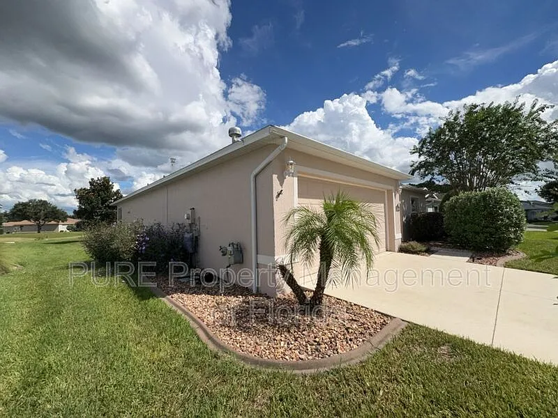 3 bed, 2.0 bath, 1647 sqft, $2,200 — Photo 4