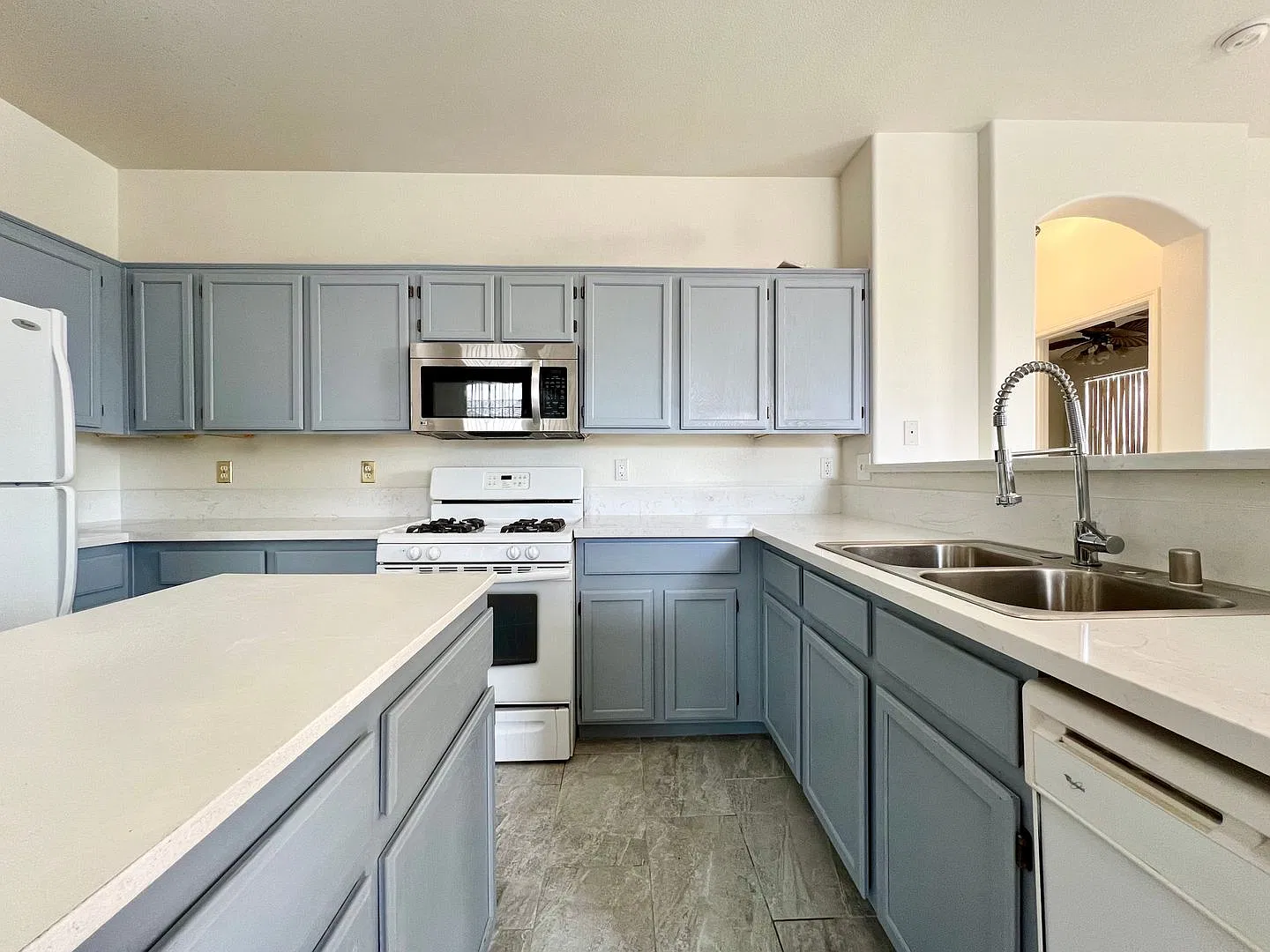 3bd/2ba Single Story For Rent In A Gate Community! — Photo 3