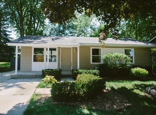 309 Woodbine Ave, Island Lake, IL 60042