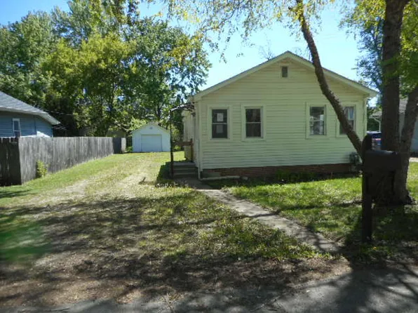 121 Lakewood Ave, Crystal Lake, IL 60014