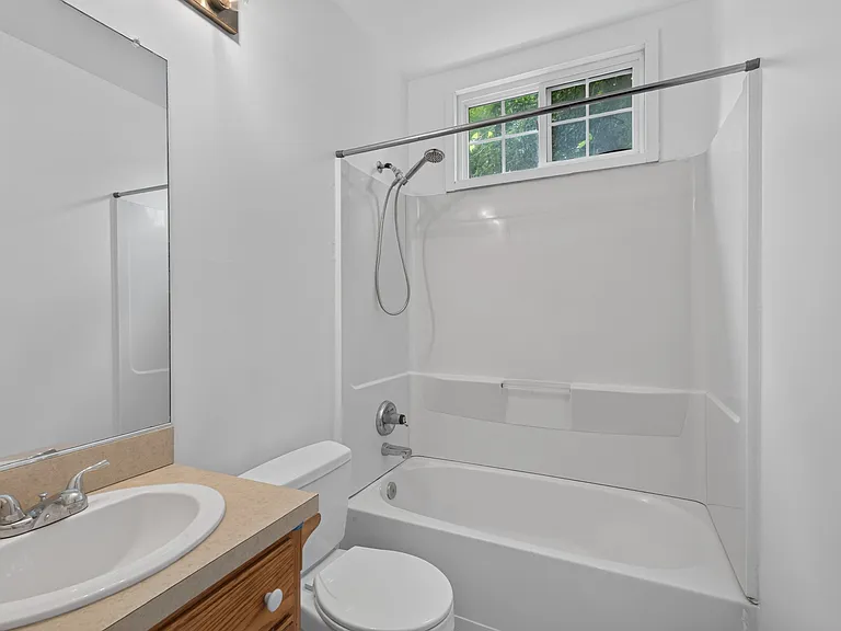 204 Bedford Pl #MAIN — Photo 6