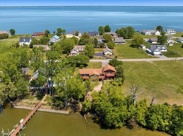 198 Canoe Pl, Montross, VA 22520