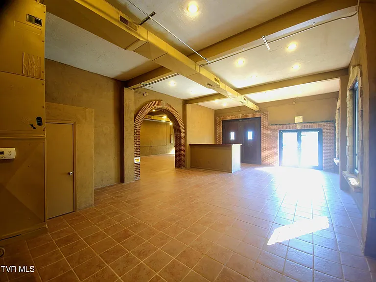 1009 E Sullivan St — Photo 7
