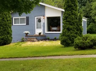 852 Manor Dr, Milford, MI 48381