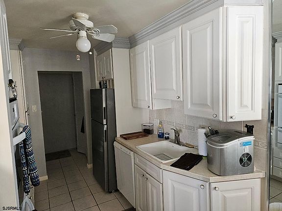 4th image of 101 S Plaza Pl APT 402