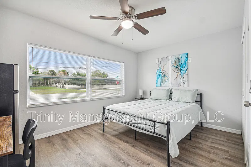 1 bed, 1.0 bath, 137 sqft, $954 — Photo 2