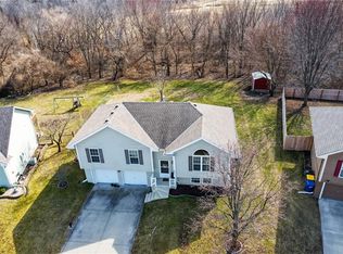 901 NE 194th Ter, Smithville, MO 64089