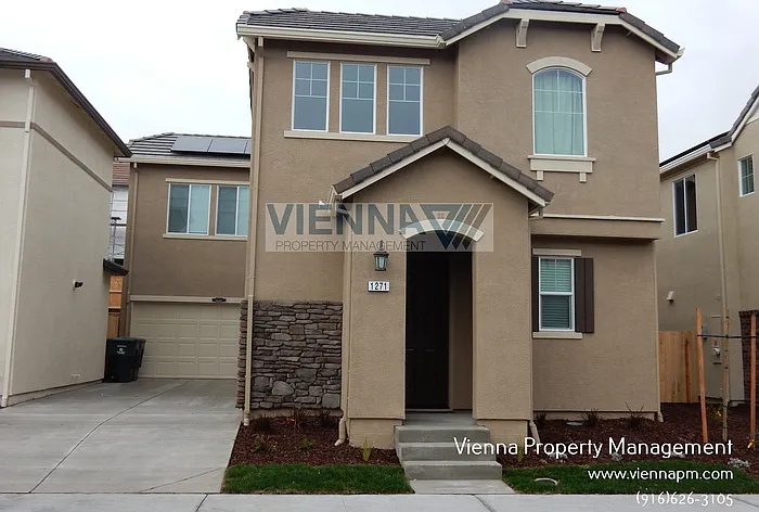 1271 Goldenrod Way — Photo 1