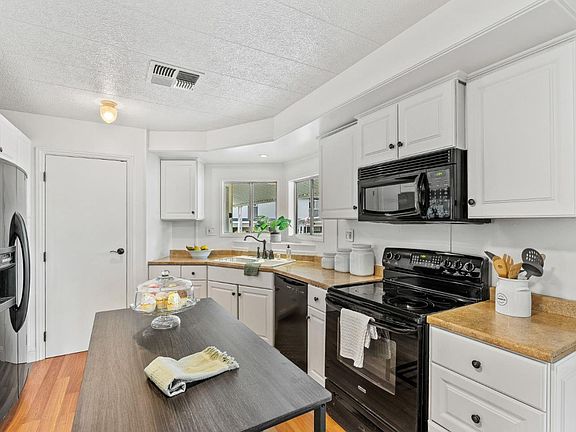 3rd image of 3128 Crescent Ave Space 75