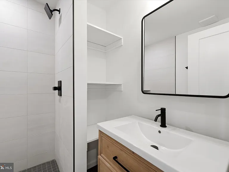 627 N 16th St #301 — Photo 6