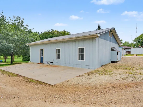 9091 River Ln, Dubuque, IA 52003