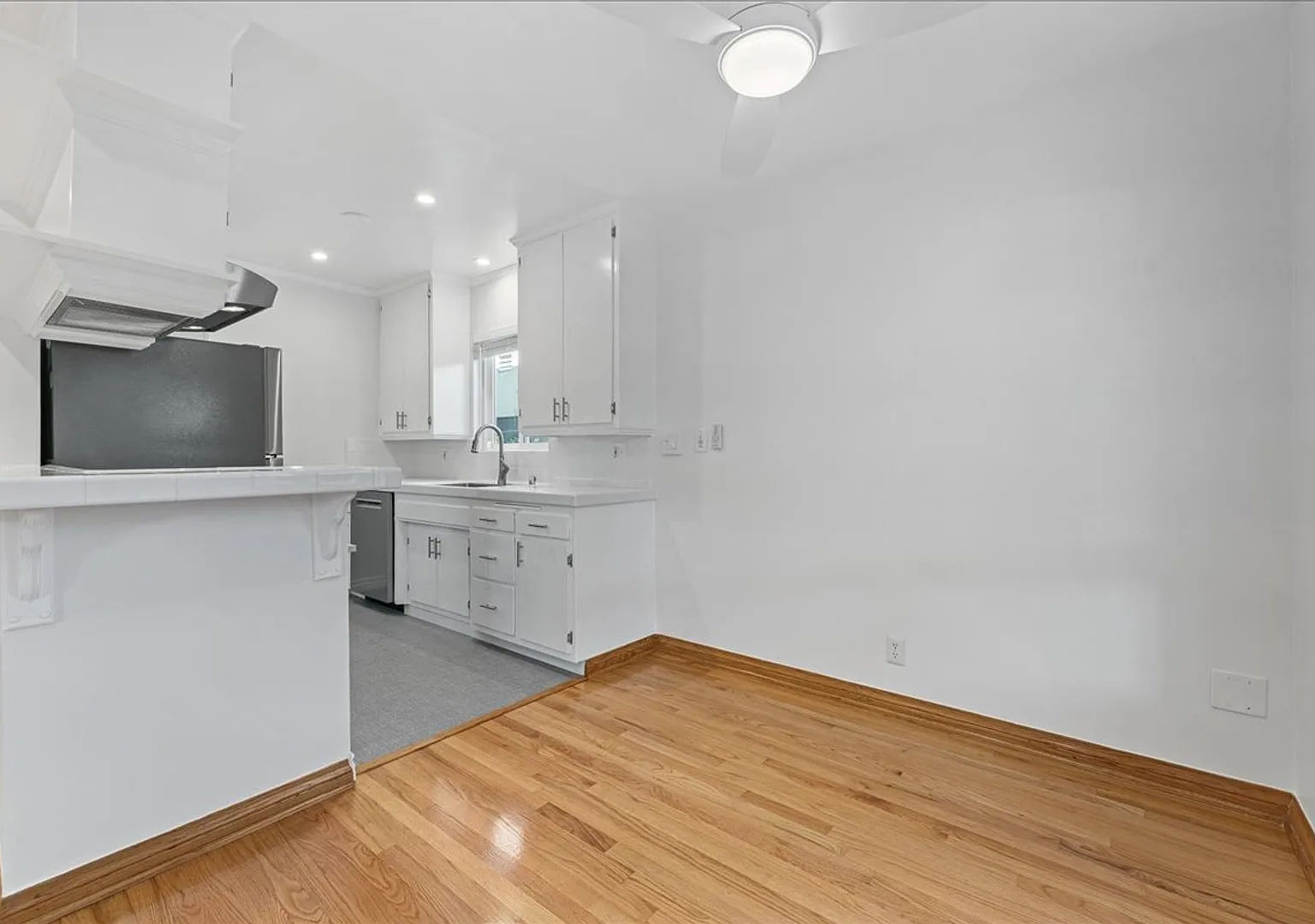 Beautiful Venice Apartment | Private Entrance & Patio | Minutes from Abbot Kinney! — Photo 4