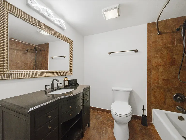 1100 E Randville Dr #203 — Photo 16