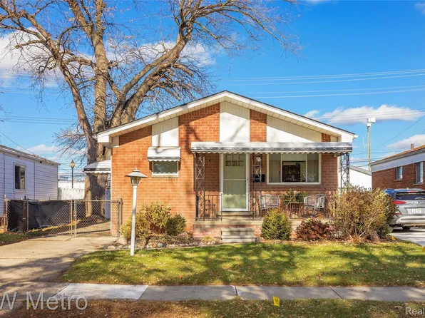 1221 E Goulson Ave, Hazel Park, MI 48030