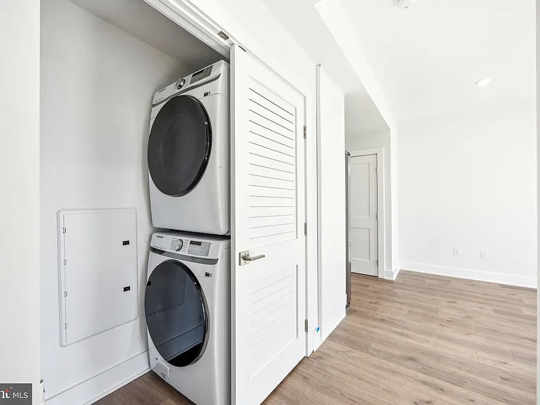 1350 N Front St #303 — Photo 9