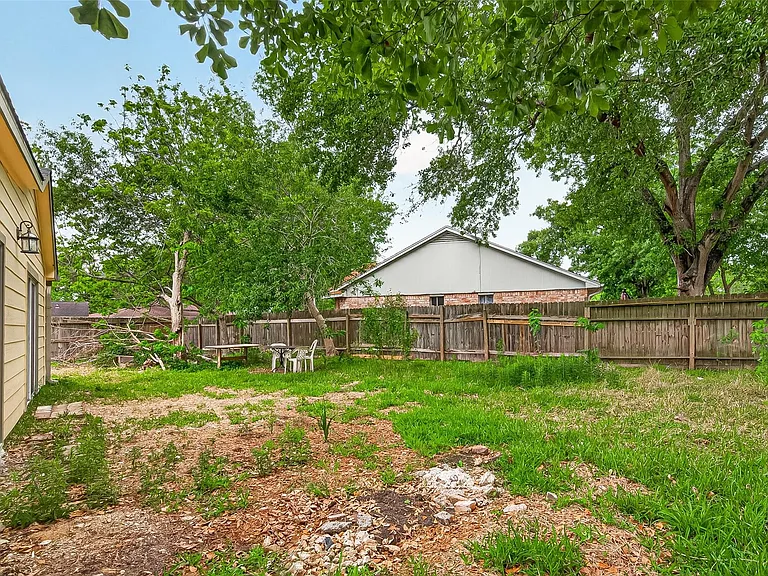 8202 Worthington Dr — Photo 44