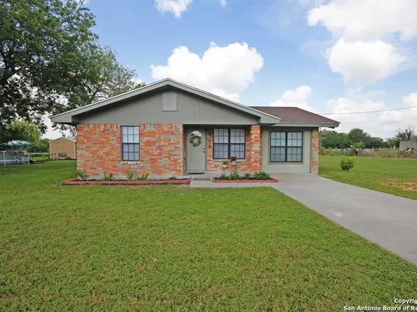 279 Treptow, Beeville 78102