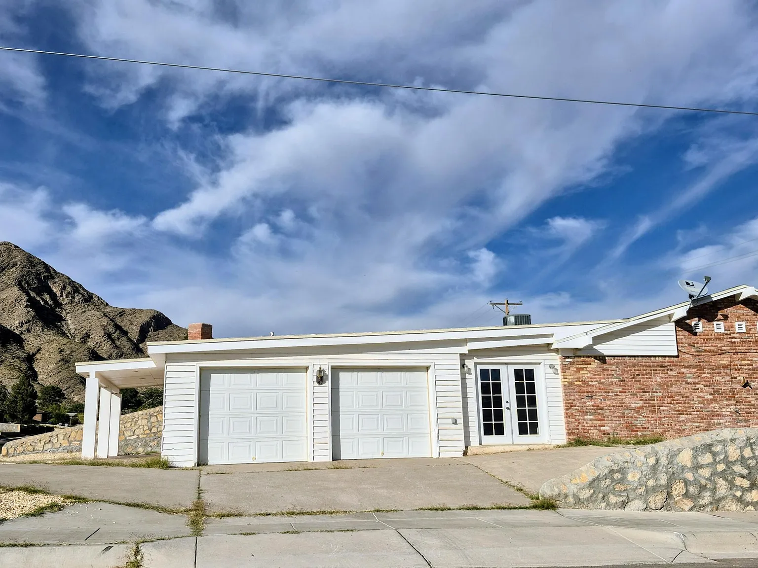 4 bed, 3.0 bath, 2856 sqft, $2,150 — Photo 1