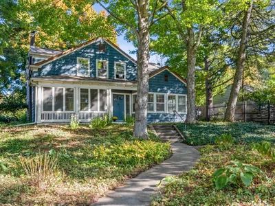 1412 E Court St, Iowa City, IA, 52245