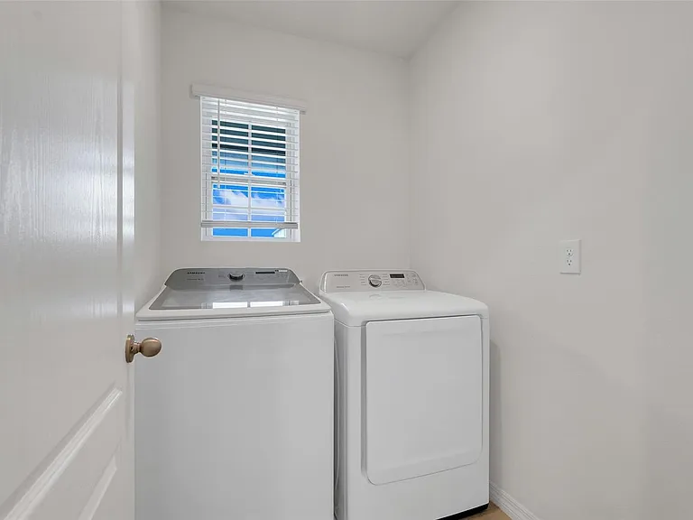 3881 Brant Pl — Photo 7