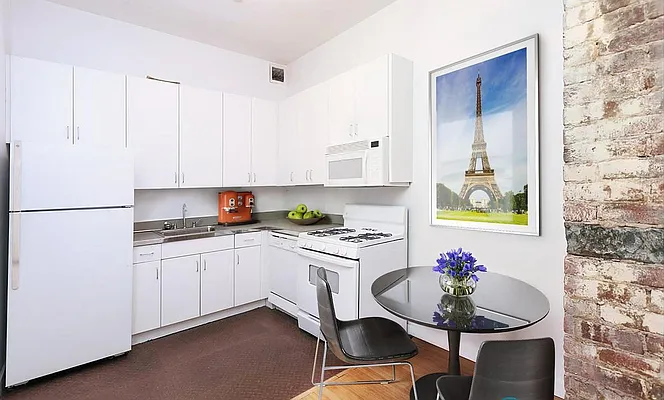 Rented by Compass | media 24