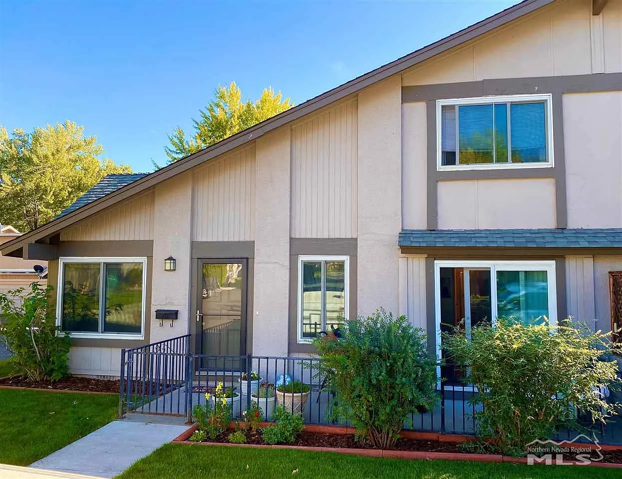 2282 Oppio St photo 1