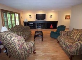 901 Harwich Ln, Schaumburg, IL 60194