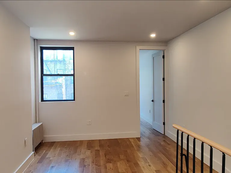 556 Bainbridge St #2L — Photo 2