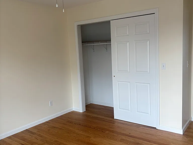 90 Townsend Ave — Photo 7