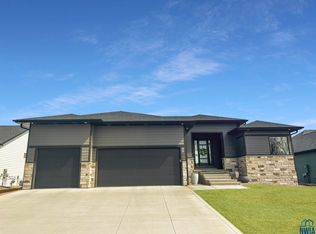 800 Lakeshore Dr, North Sioux City, SD 57049