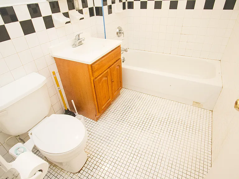 175 Stockholm St #211 — Photo 3