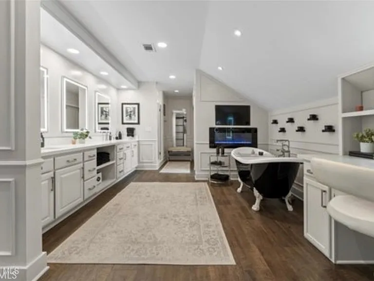 2729 Parton Cir — Photo 18