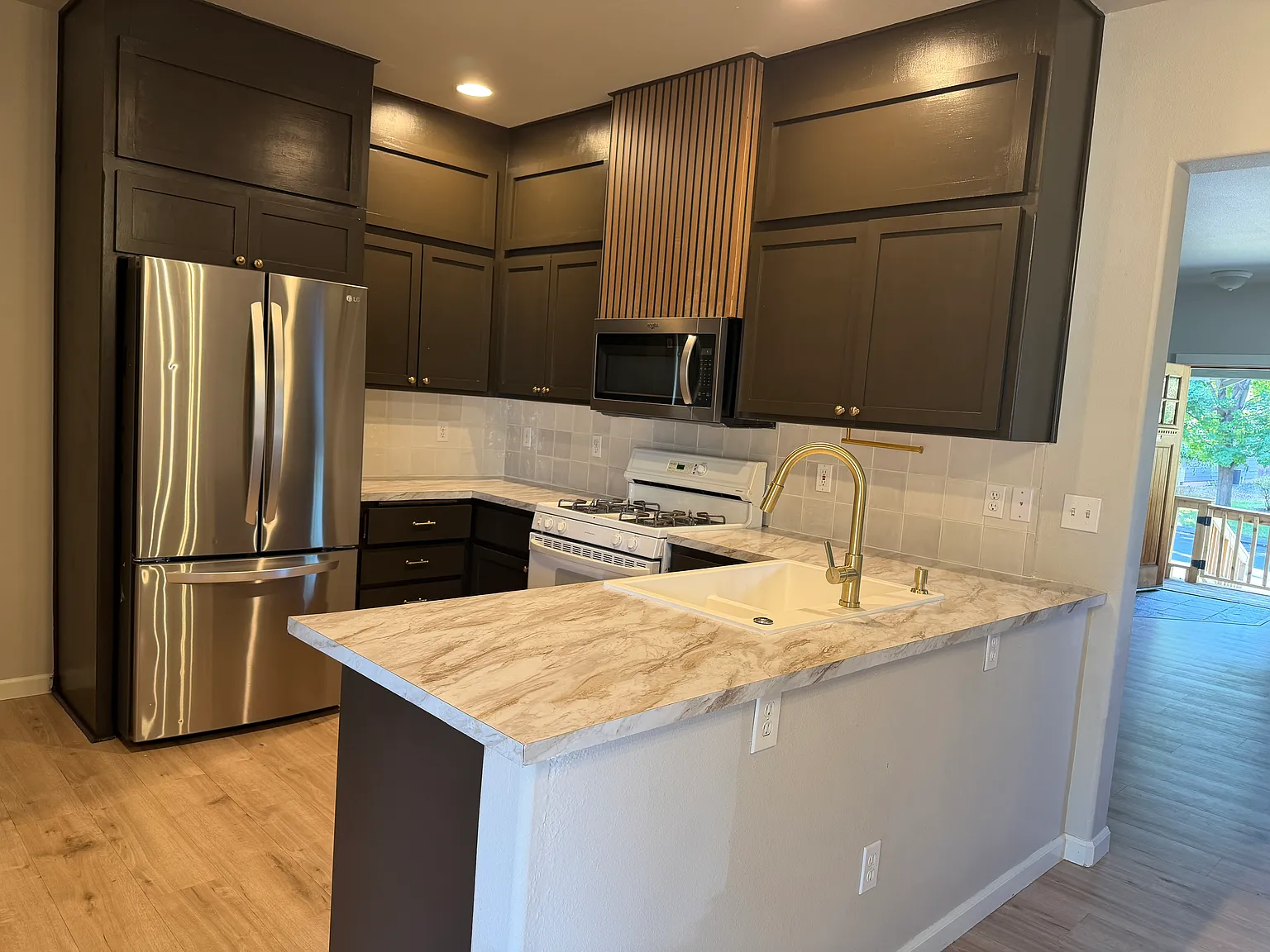 5 bed, 2526 sqft, $3,800 — Photo 4