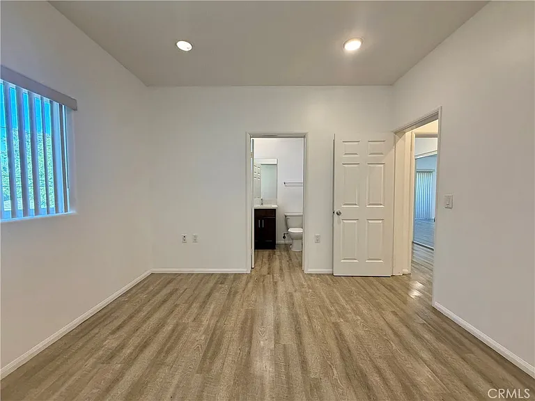 6624 Balboa Blvd #4 — Photo 20